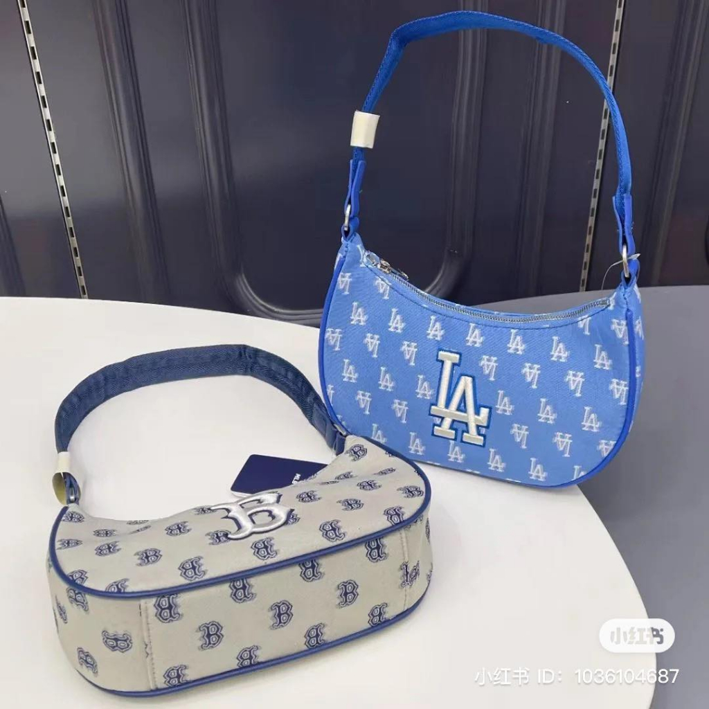 🛍️👜 A stroll around the city is better with my Dia Monogram Jacquard  Denimlike Strap Hobo Bag. Join me? 😉 #MLBMalaysia #MLBKorea