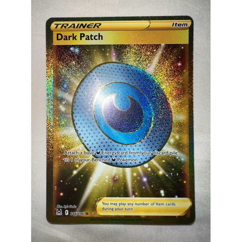 dark patch gold pokemon card Fortifiant Obscur (Dark Patch) 216/196 Shiny Trainer - Ultraboost X Epée et Bouclier 11 Origine Perdue Attach a basic D Energy card from your discard pile to 1 of your Benched D Pokemon Artist Pokemon cards Dark Patch Trainer