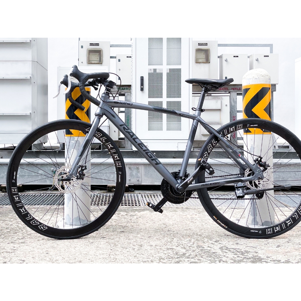 Raleigh r700 road bike hotsell