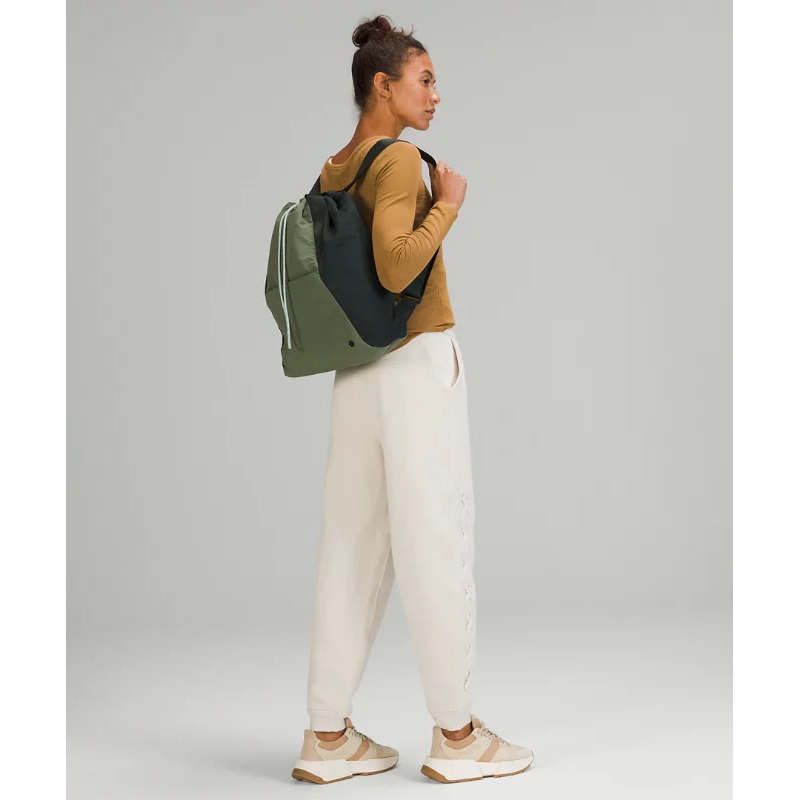 Tote bag that converts to online backpack