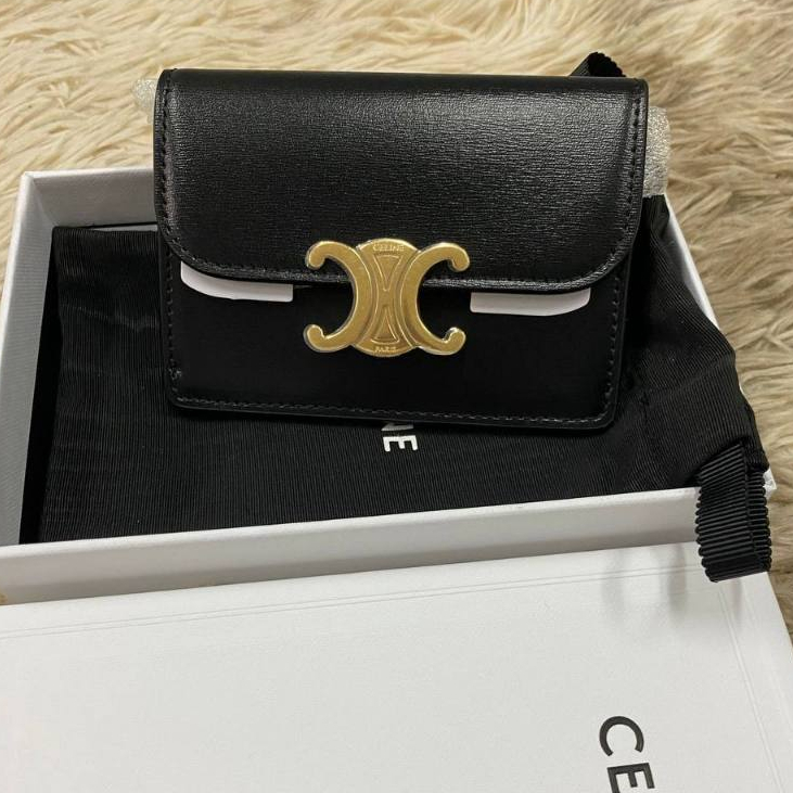 [PREORDER] CELINE CARD HOLDER WITH FLAP TRIOMPHE IN SHINY CALFSKIN