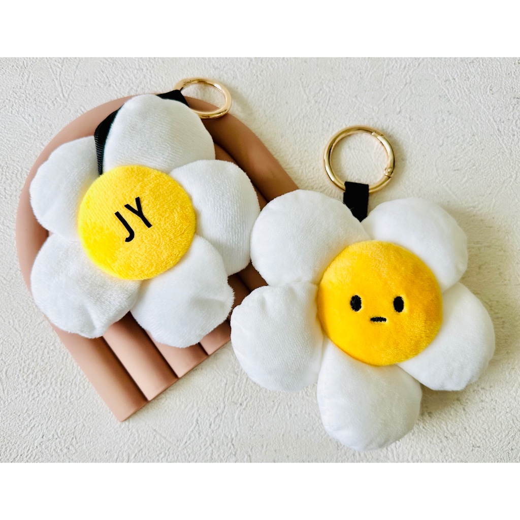 [SG SELLER] Customised Fluffy Daisy Plush Keychain | Shopee Singapore