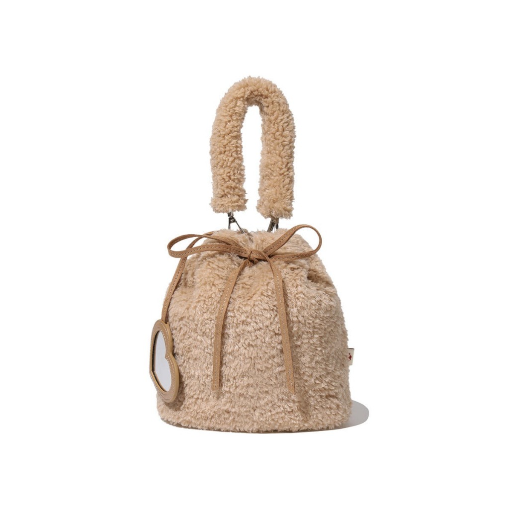 ハンドバッグ [COVERNAT] Clover Heart Fluffy Bucket Bag (2color) MUSINSA | COVERNAT WOMAN Clover Heart Fluffy Bucket Bag Ivory