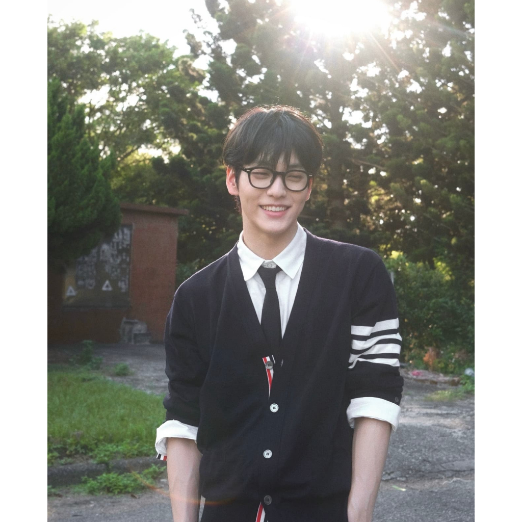 BLUE ELEPHANT Brandon N2 Glasses Soobin TXT Pick | Shopee Singapore