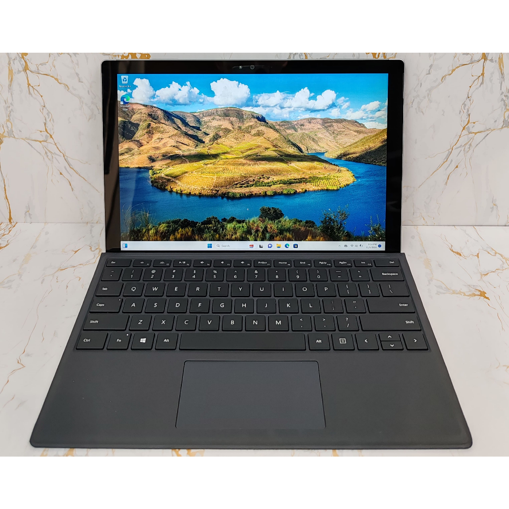 Surface Pro4 i5 4GB 128 Win11 Office2021