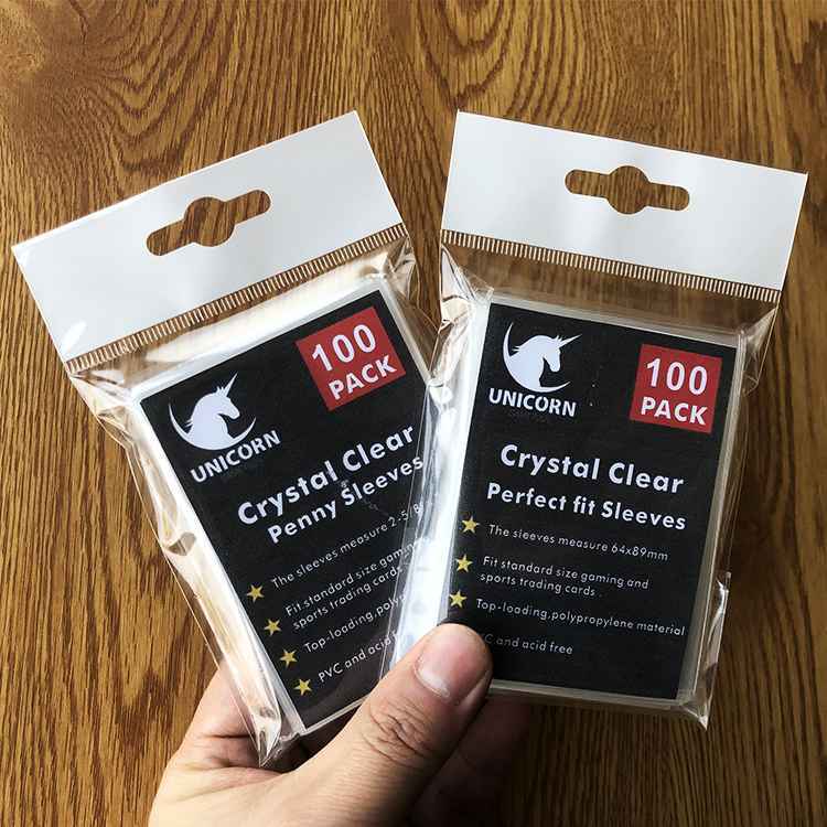 Protector Cartas Pokmon Caja Protectora Para Tarjetas Coleccionables Arkero -G - Transparente Y Robusta, Capacidad 50+ Tarjetas Caja Transparente  Apilable