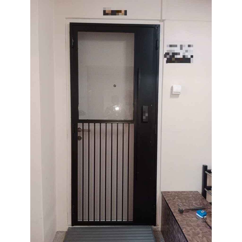 HDB Half Tempered Glass Gate with 50mm Gap Bottom Pet Friendly Grille ...