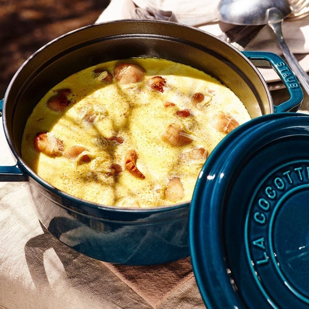 STAUB Cast Iron Round Cocotte 22cm/2.6L - Made In France | Shopee