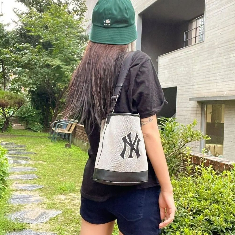MLB■Basic Canvas Bucket Bag■送料込 Basic Big Logo Canvas Bucket Bag NEW YORK YANKEES - MLB KOREA