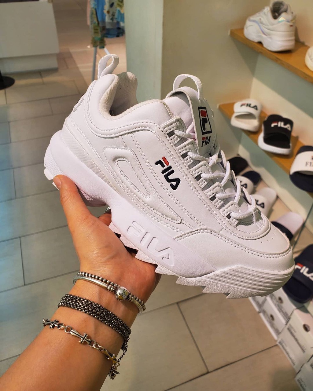 Authentic fila outlet shoes