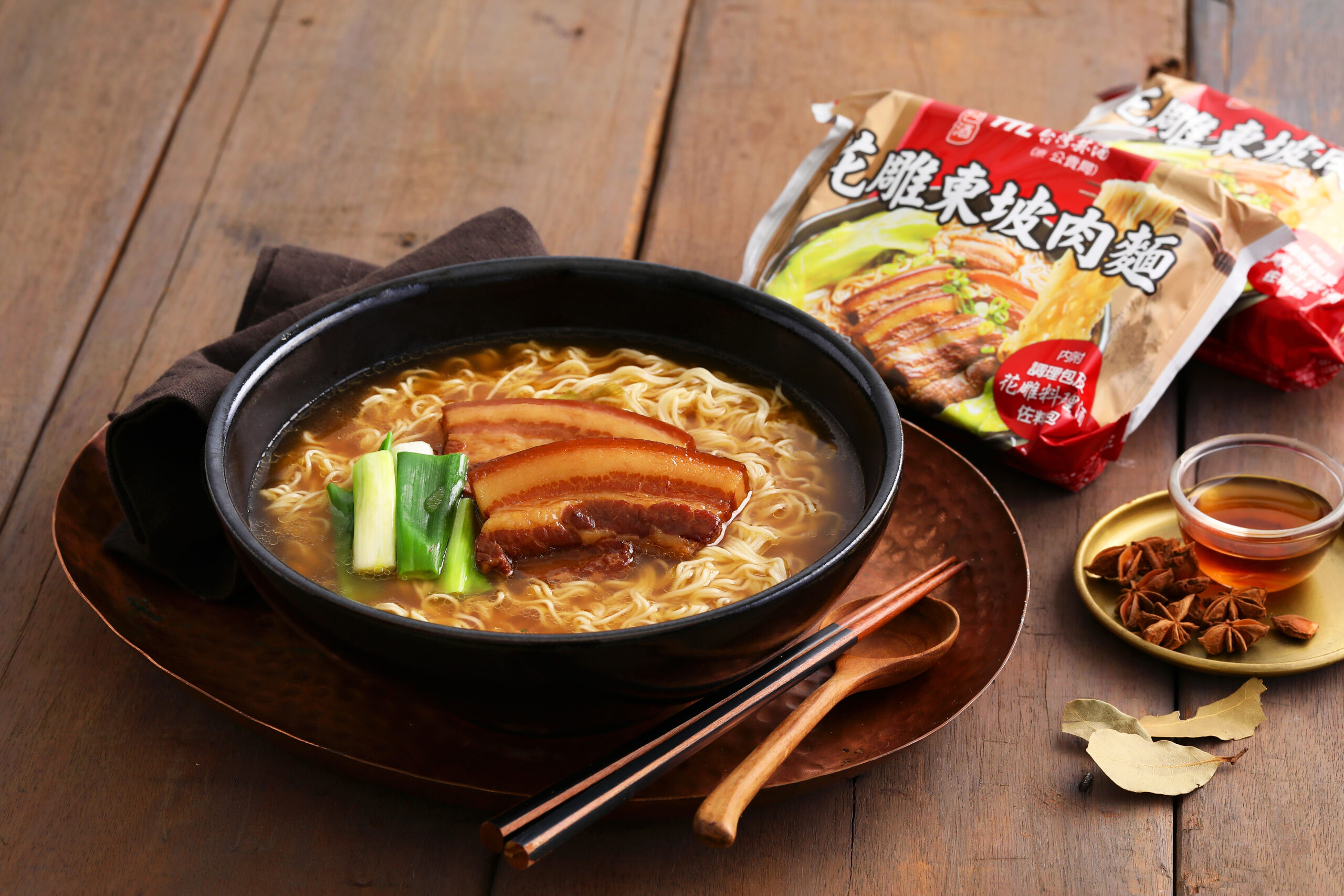 Taiwan Ttl Hua Diao Dongpo Meat Flavor Instant Noodles 台酒花雕東坡肉麵