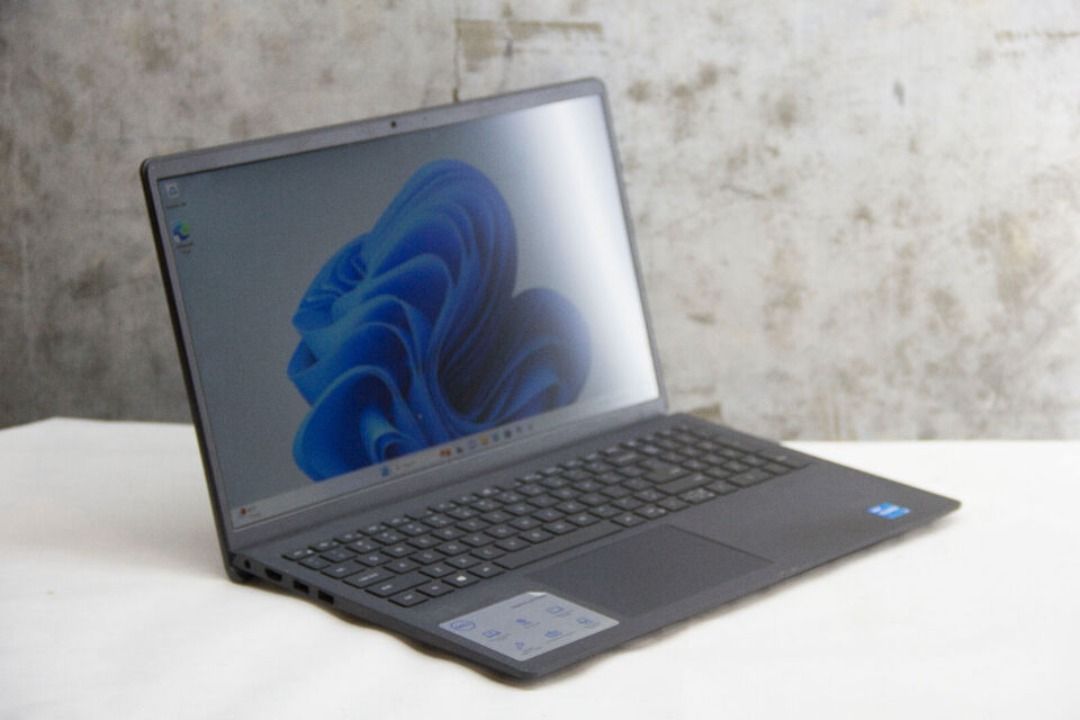 Dell Inspirion 15 Model 3511 i5 11th gen, 16gb ram 256gb ssd, 15.6