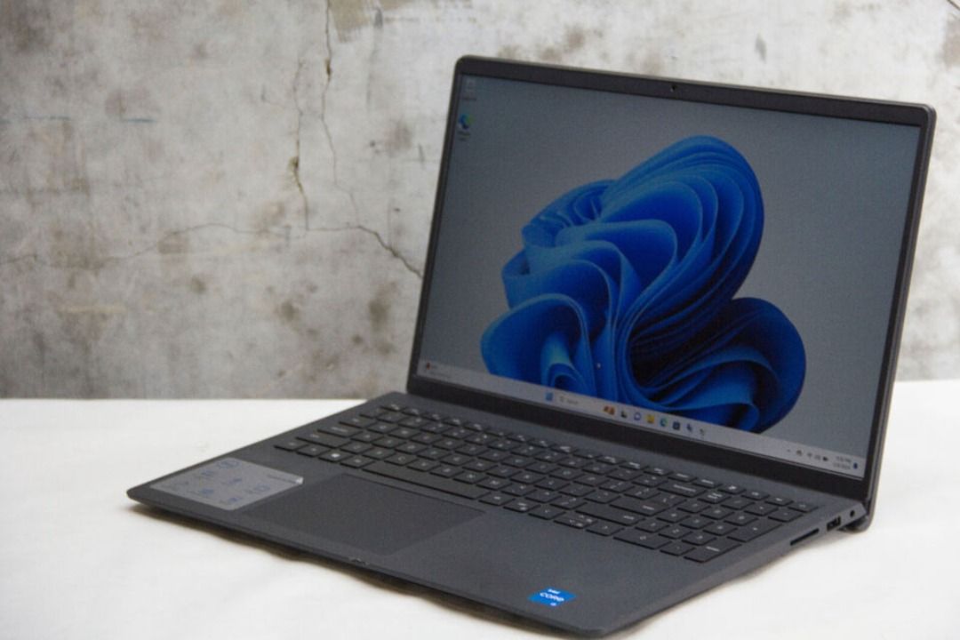 Dell Inspirion 15 Model 3511 i5 11th gen, 16gb ram 256gb ssd, 15.6