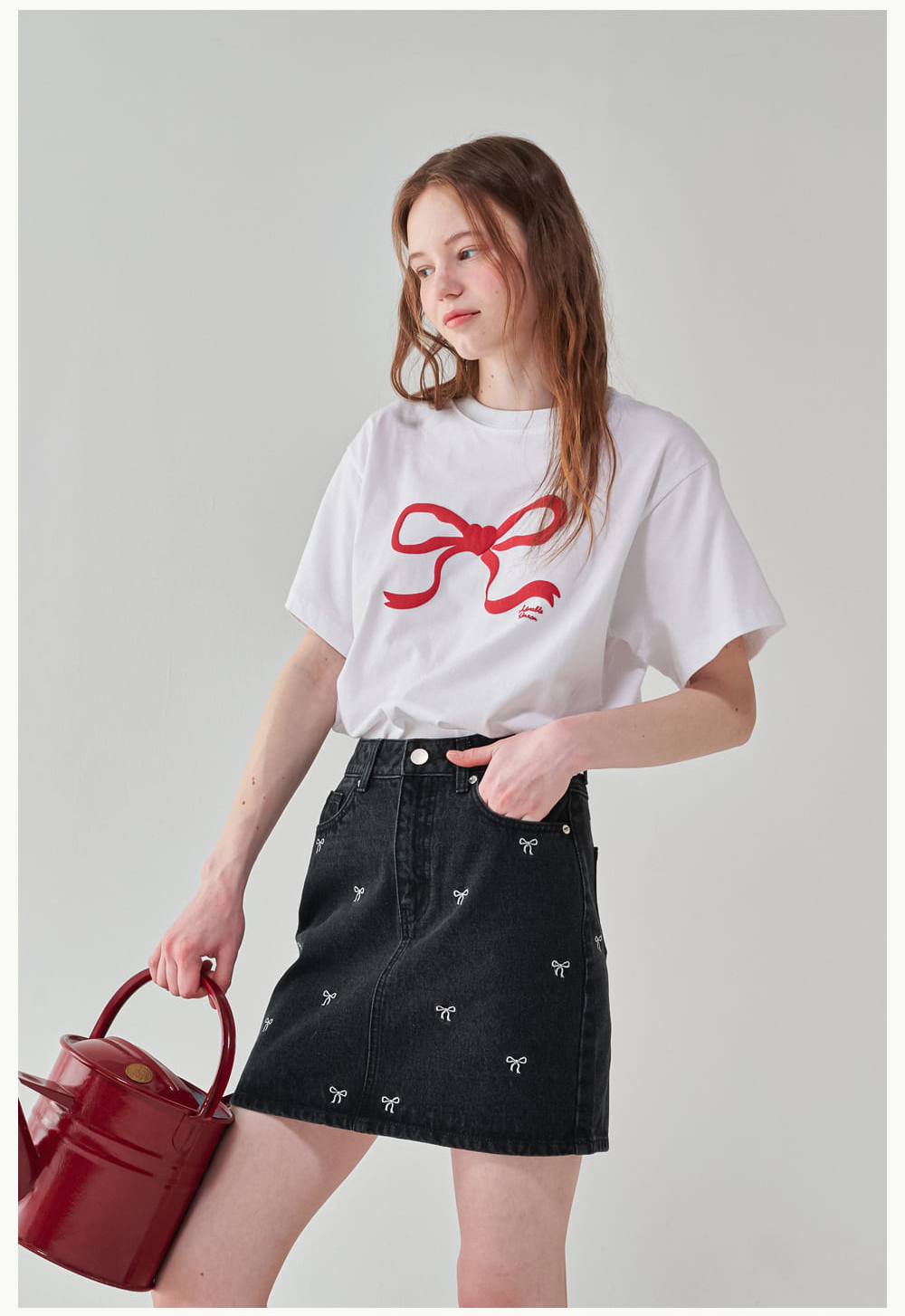 【RONRON】 EMBO HEART RIBBON BASIC FIT T SHIRT EMBO HEART RIBBON BASIC FIT T SHIRT CHARCOAL PINK - RONRON 론론