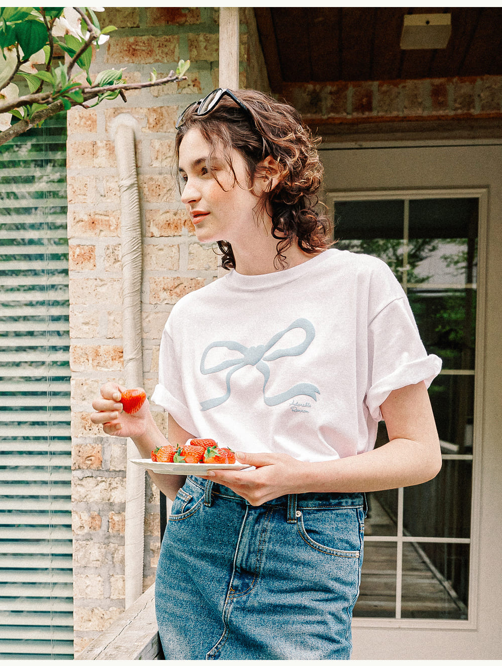 RONRON EMBO HEART RIBBON BASIC FIT T SHIRT Tシャツ MUSINSA | RONRON EMBO HEART RIBBON BASIC FIT T SHIRT WHITE RED