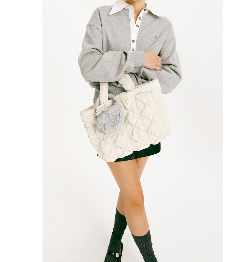 【CARLYN】 韓国人気 新作★ Blow Tote Bag CARLYN】 韓国人気 新作☆ Blow Tote Bag (CARLYN/トートバッグ