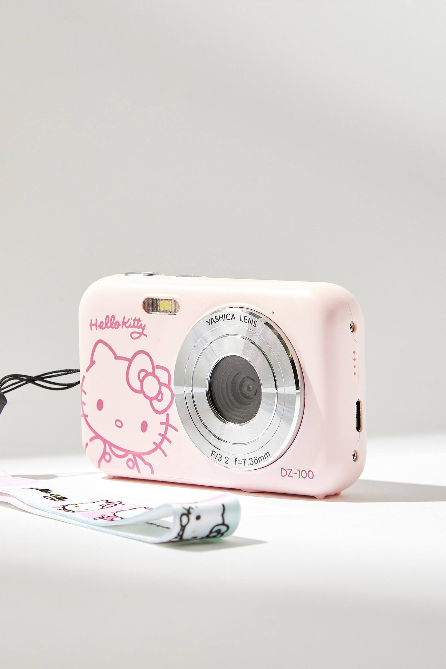 YASHICA Hello Kitty DZ-100 デジタルカメラ file.jpg