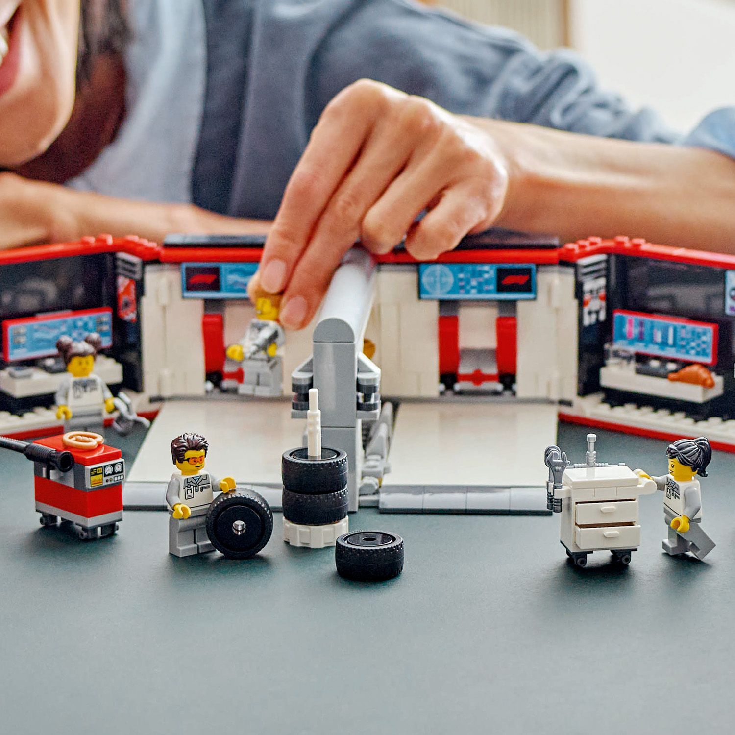 LEGO City 60444 F1 Garage & Mercedes-AMG & Alpine Cars (678 Pieces ...