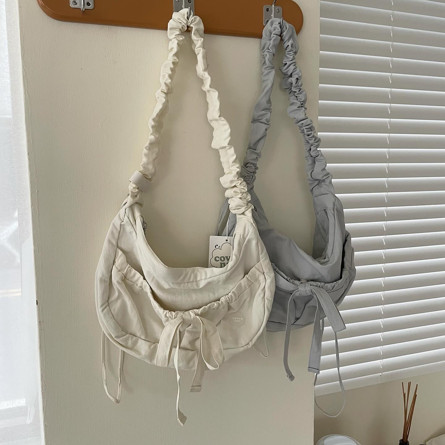[COVERNAT] Clover Heart String Hobo Bag /追跡付 COVERNAT Clover Heart Ribbon Tote Bag 5JH474 (COVERNAT