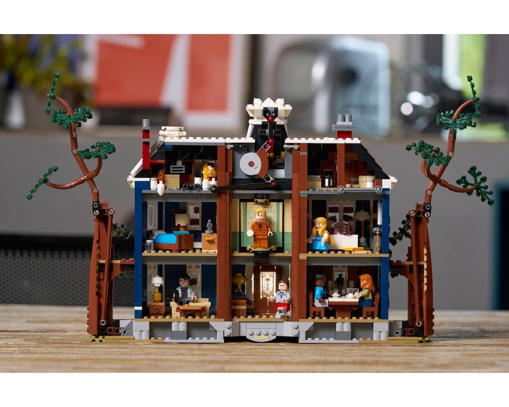 LEGO Icons 11370 Stranger Things: The Creel House | Shopee Singapore