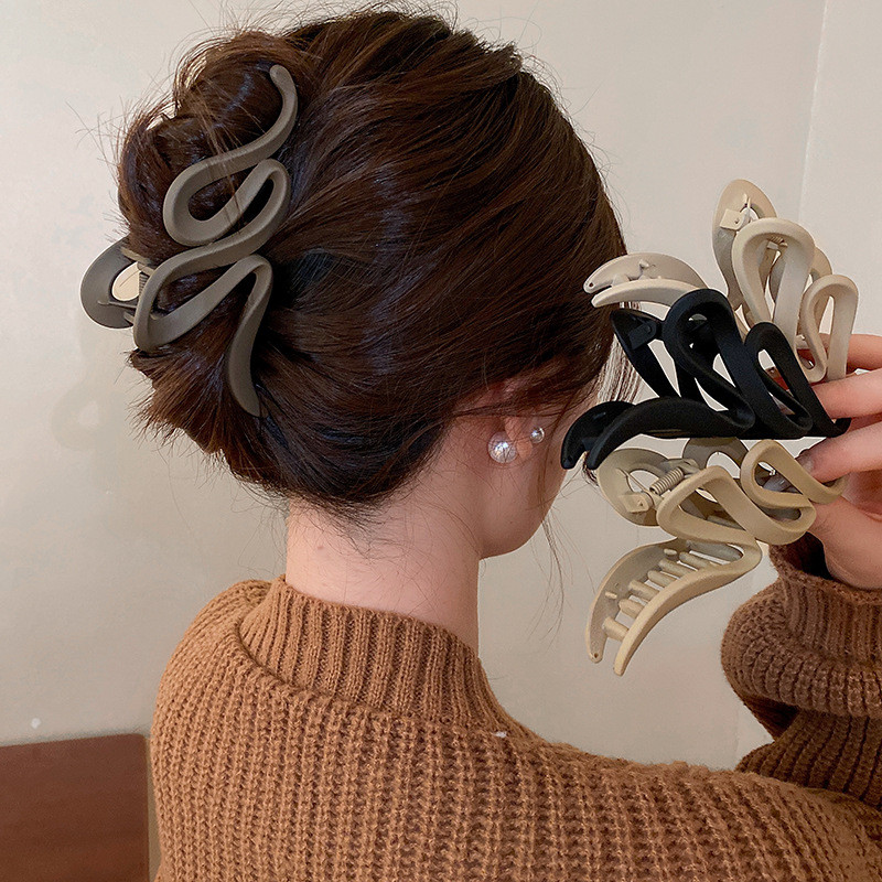 Solid color acrylic wave grab clip, simple temperament, shark clip hair clip for the back of the head, retro personalized hair accessories for women