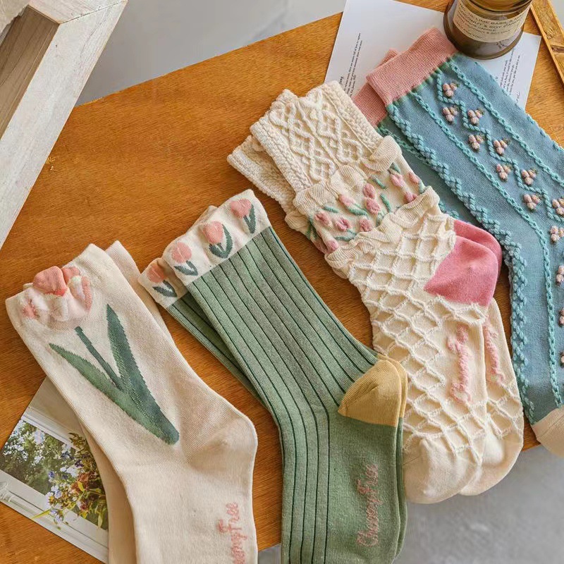 Rufia - Women's Floral Tulip Mid-Calf Socks - Green / White