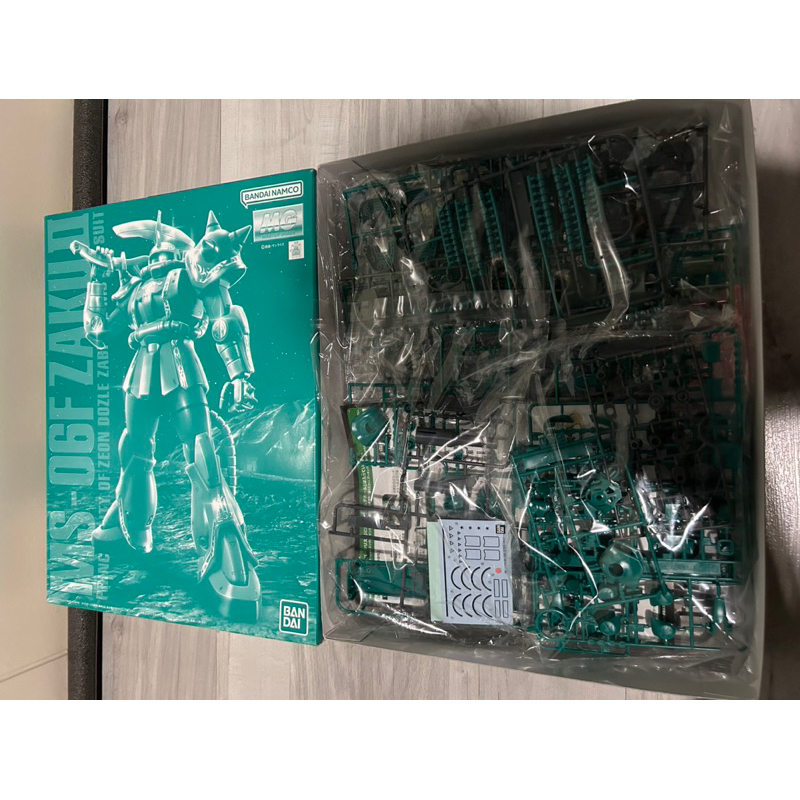 Maquette MG 1/100 MS-06F ZAKU II (Boîte Zabi Use) P-Bandai - Occasion, Intérieur Neuf