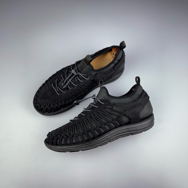 KEEN／UNEEK BLACK&BLACK 27cm-