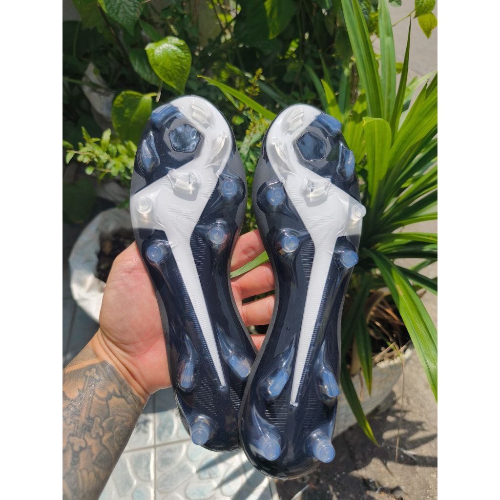 Cleats Football Insoles Pt6 Black And White Button(FG/AG) | Shopee ...
