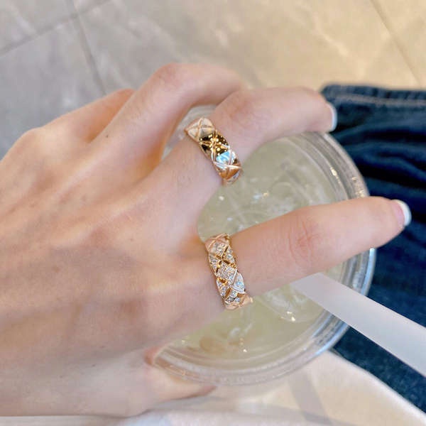 Trendy Vintage Chanel Style Diamond Pattern Ring Wide Version Niche