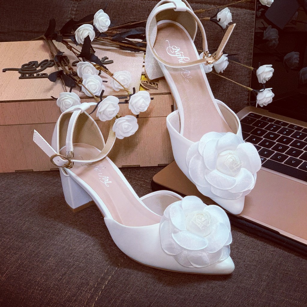 White heels with on sale diamonds