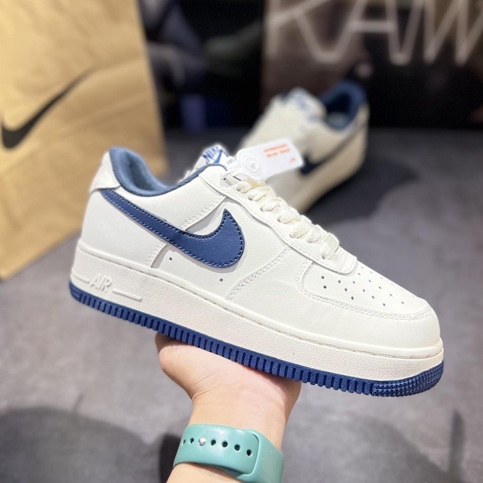 Af1 Sneakers With Navy Blue Sole Streaks In White For Men And