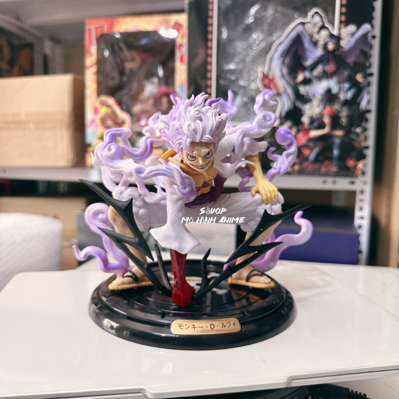 Nika Luffy Gear 5 white pants squatting to prepare a trick 19cm tall (Anime One Piece figure