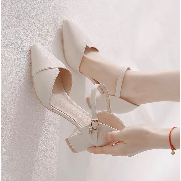 White pointed deals toe sandals