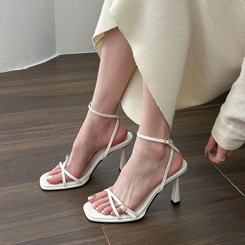 Heels with big toe on sale strap