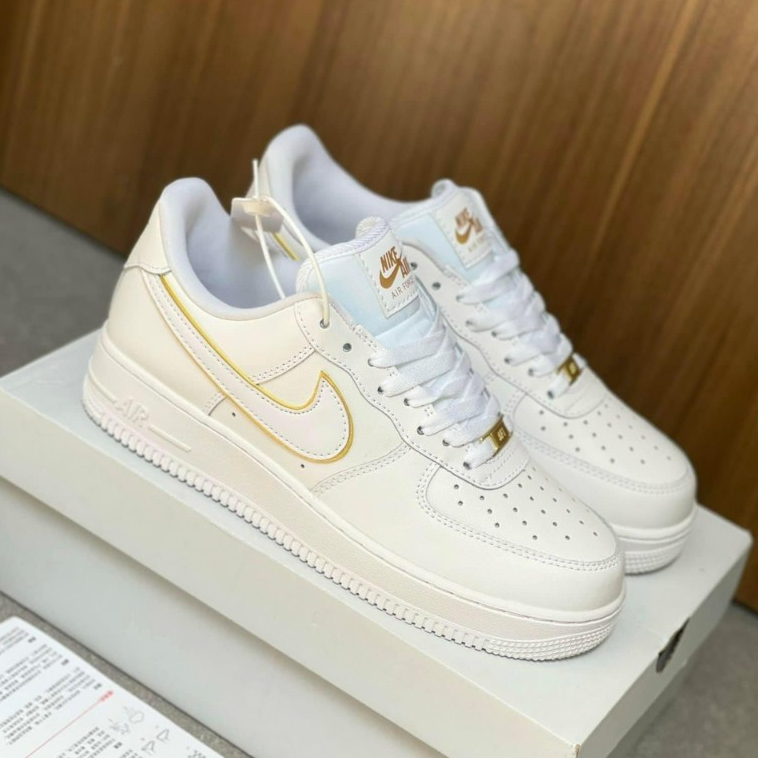 White and yellow hot sale nike air force 1