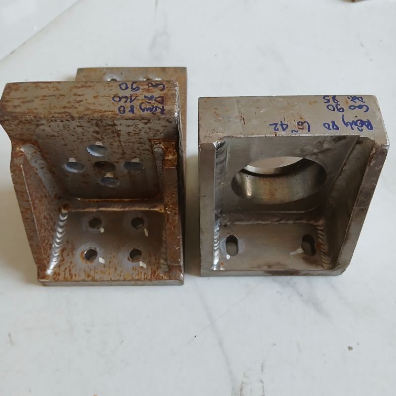 Standard perpendicular milling angle steel bracket with base screw hole ...