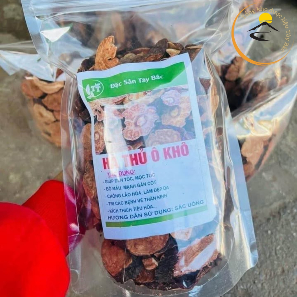 Pure natural wild red polygonum root, dried, soaked in wine, used as ...