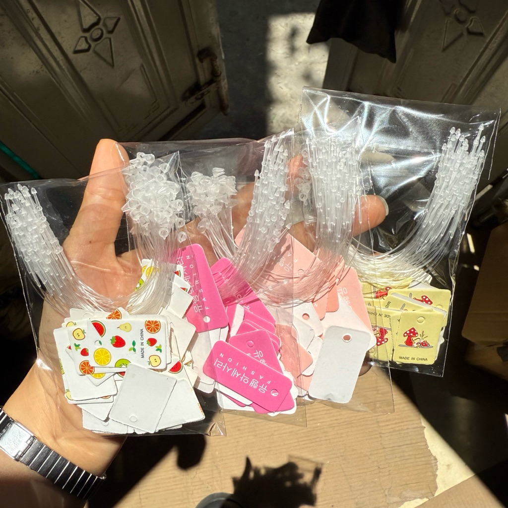 1000 small tags/labels to hang accessories (with string included ...