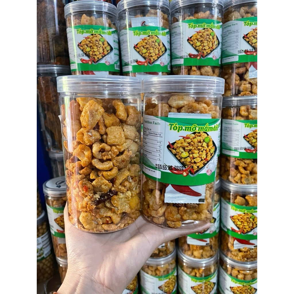 Super crispy pork rinds with garlic and chili sauce, rich in flavor ...