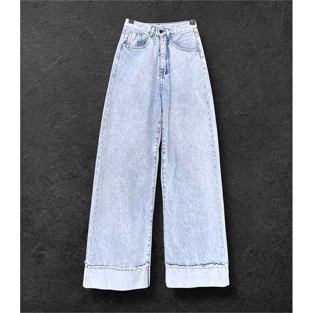 Liquidation of fold-down jeans (with model wearing pictures) | Shopee ...