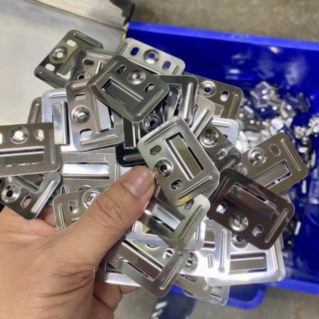 Combo of 100 stainless steel brackets, clamps to connect wooden wall ...