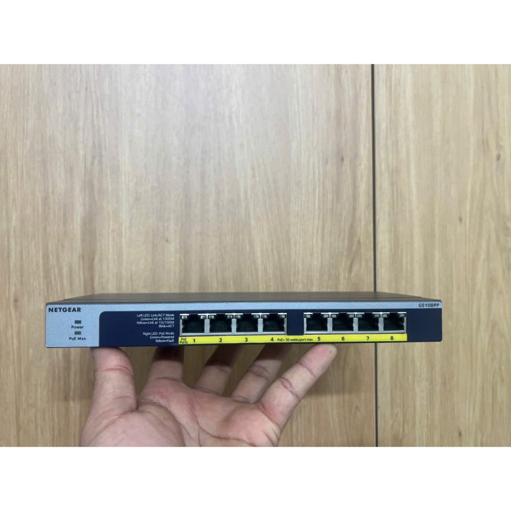 POE Switch 123W AF/AT NETGEAR GS108PP Switch 8 ports. AT Standard Lan ...